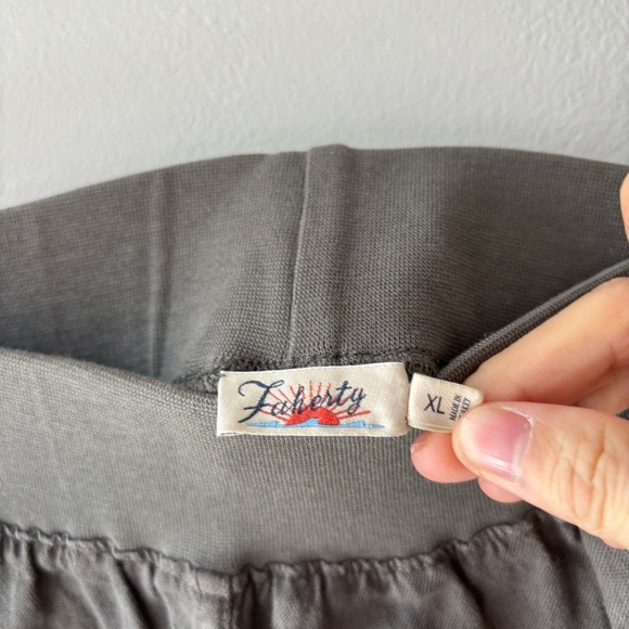 Faherty Arlie Day linen blend Short In Olive Green S L NWT - Picture 11 of 11